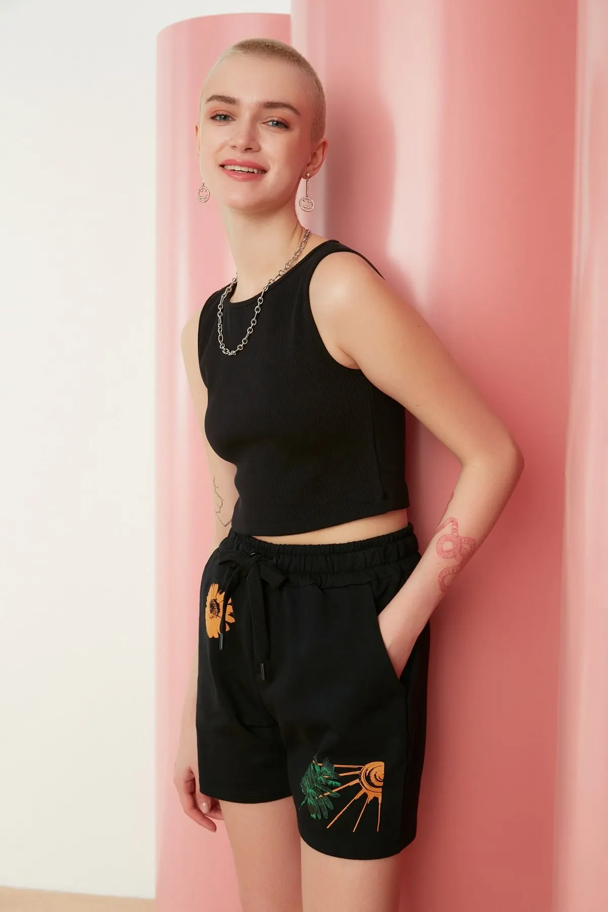 

Женские шорты, черные трикотажные мини-бермуды с принтом, новая летняя мода, базовые короткие шорты-бермуды, мини-брюки, короткие брюки