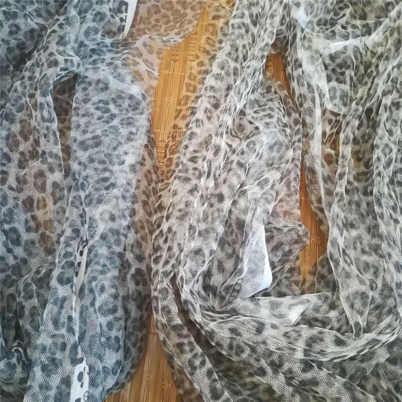 Тюлевая ткань с леопардовым принтом