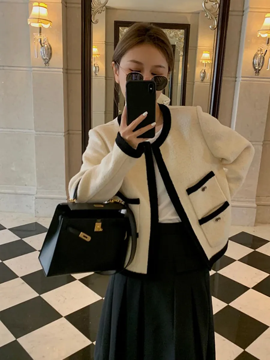 

Spring and Autumn beige, thick, with two pockets, relaxed, self-made, Ladies jacket, long-sleeved coat