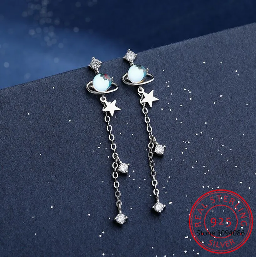 

Женские серьги из серебра 925 пробы с фианитами