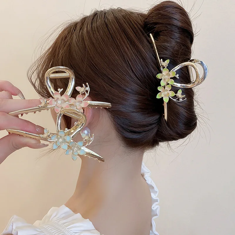 

VANIKA New Classical Flower Pearl Tassel Grab Clip Ladies Ponytail Clip Flower Shark Clip Girl Elegant Headwear Accessories