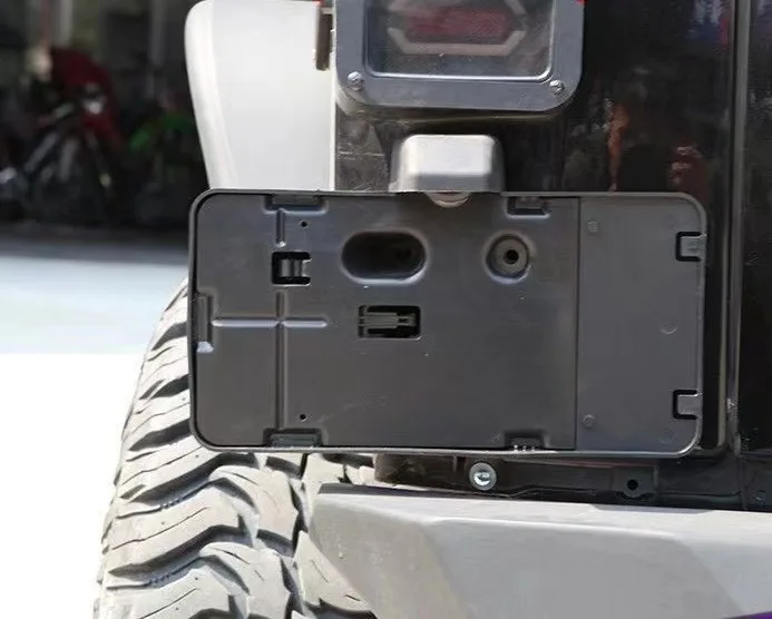 Рамка-держатель для заднего номерного знака автомобиля со стандартным монтажным