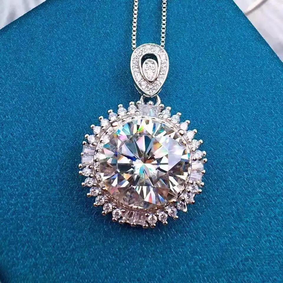 

New Mozan Diamond Necklace Female Sun Flower 10 Carat Pendant Birthday Gift High-quality Jewelry Accessories