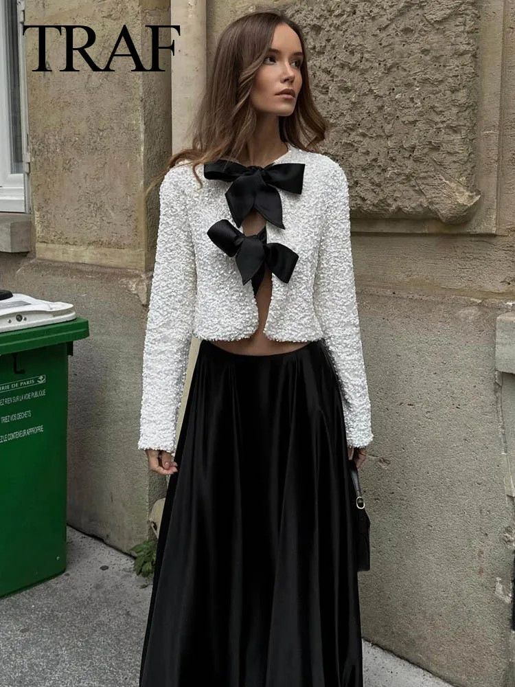 Блузка женская однотонная с длинным рукавом круглым вырезом и блестками