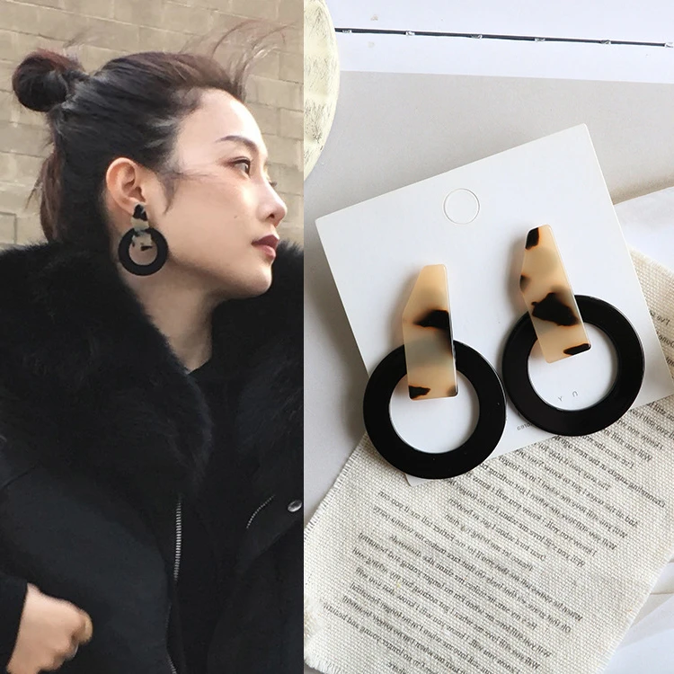

Exquisite clearance products New geometric leopard print black ring earrings Fashion star vintage earrings with the same earring