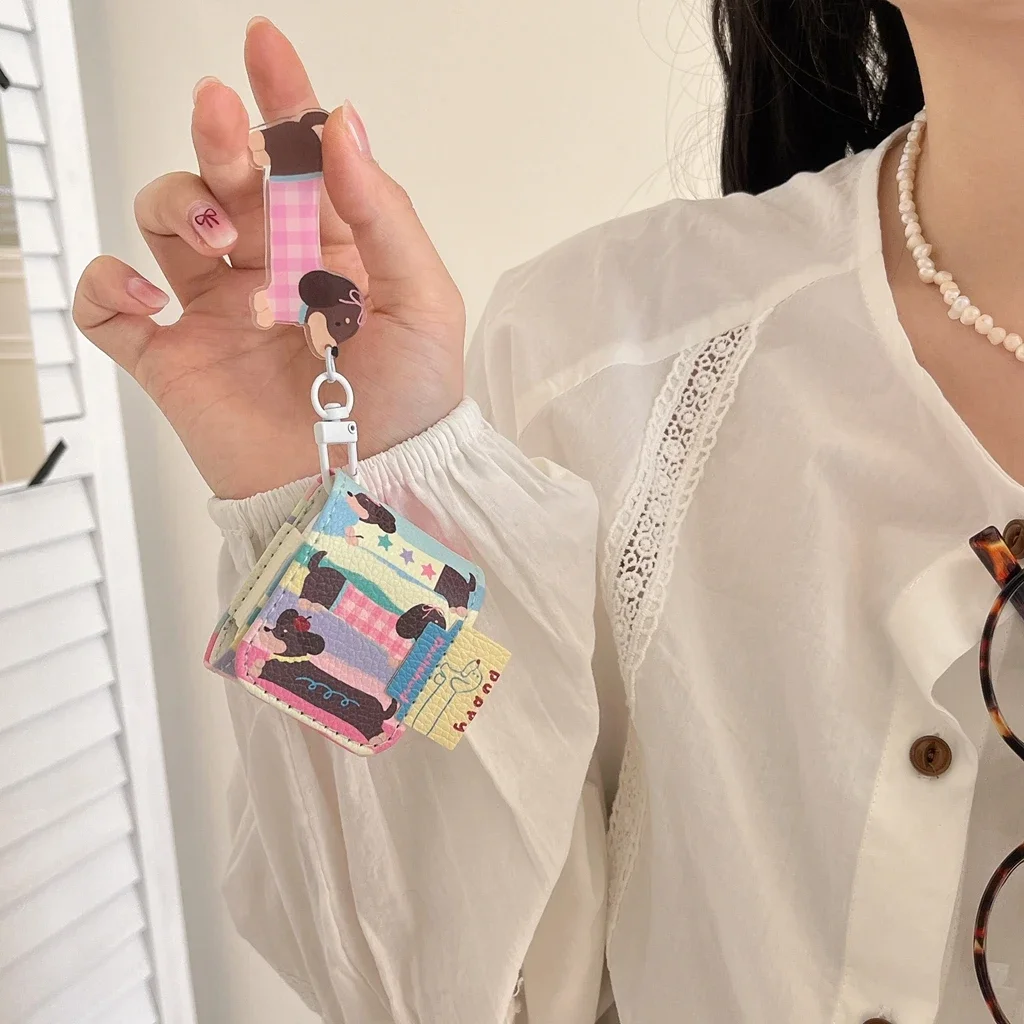 Милая собака таксы с разноцветными полосками мягкая кожаная подвеска