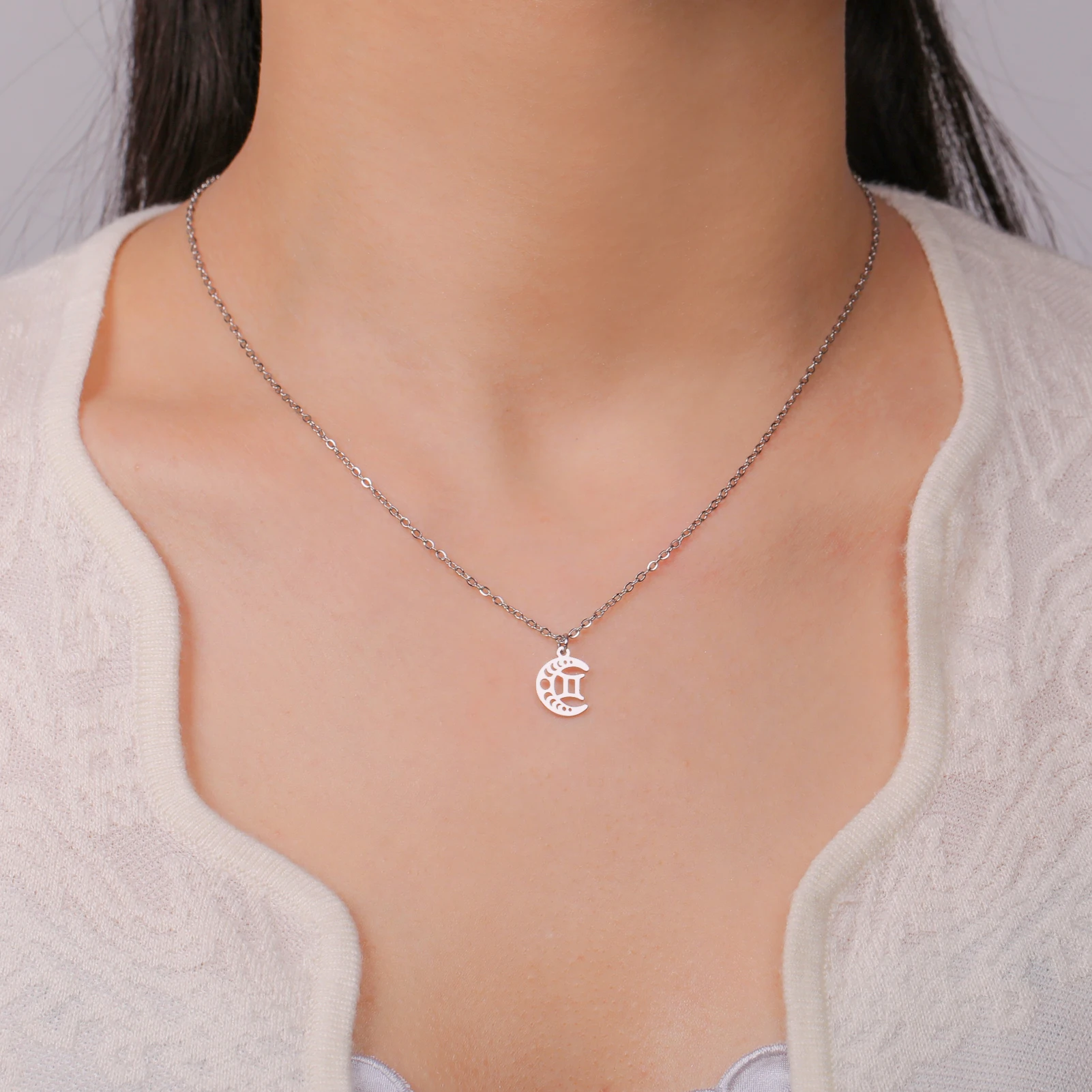 Женское колье из нержавеющей стали с подвеской в виде Солнца и Луны