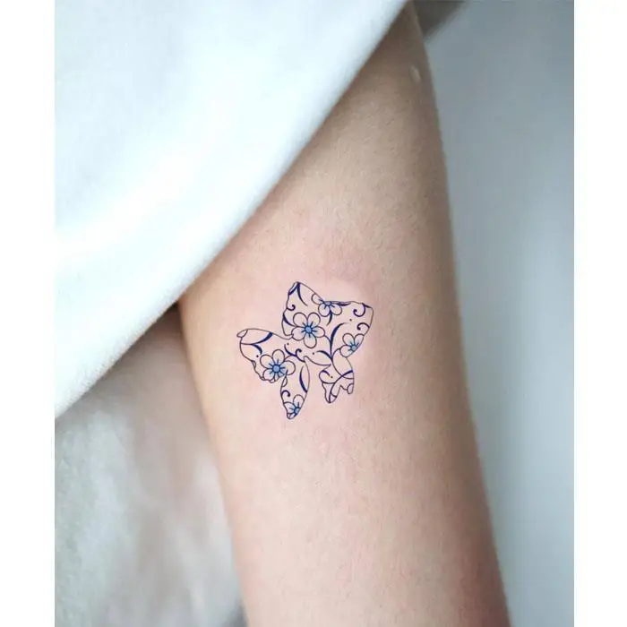 Сине-белая фарфоровая тату-наклейка в китайском стиле с золотой рыбкой женская