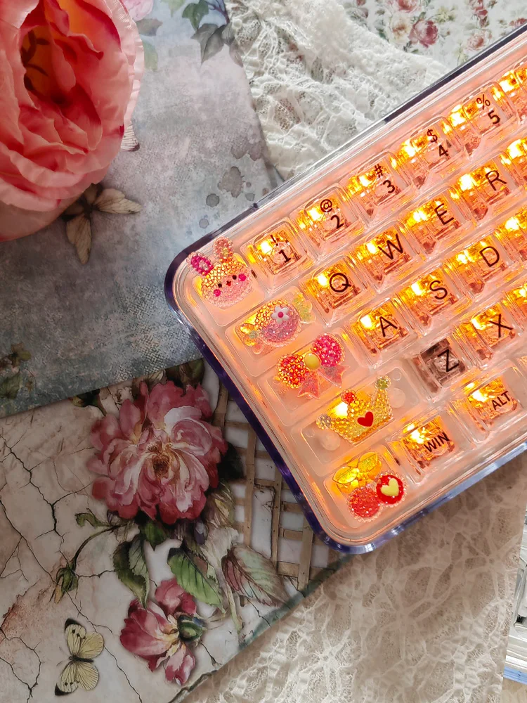 Механическая клавиатура ручной работы с подсветкой