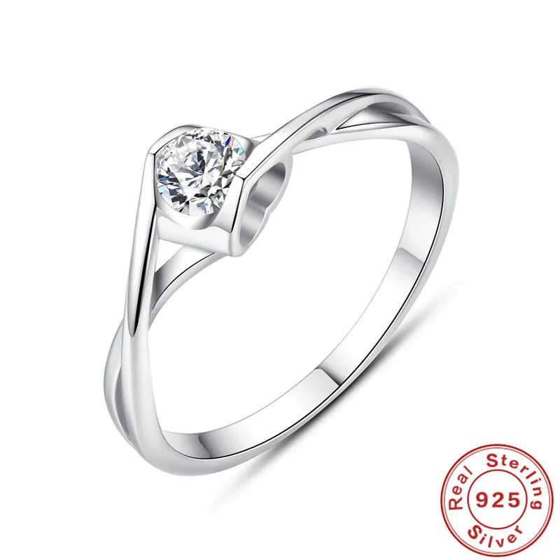 

Женское кольцо из серебра 2022 пробы, с фианитом