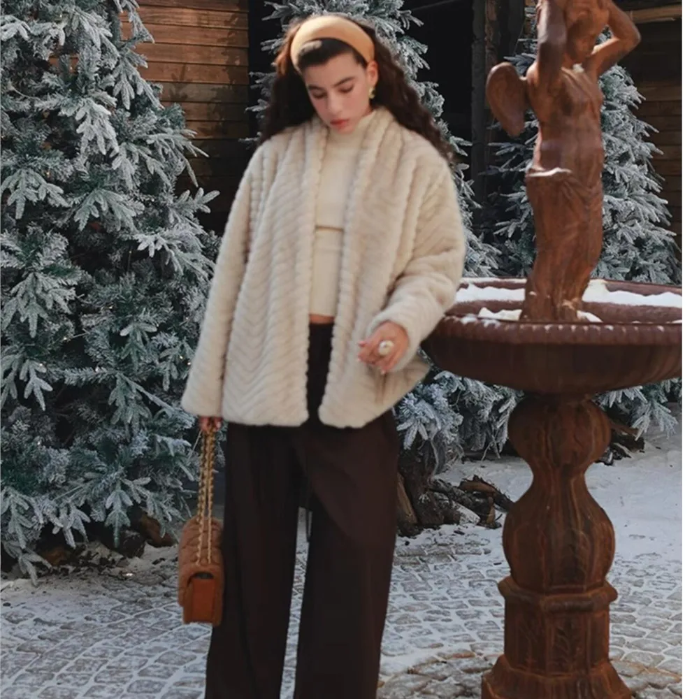 2-цветное зимнее пальто с тиснением волнистой полосой и норковым искусственным