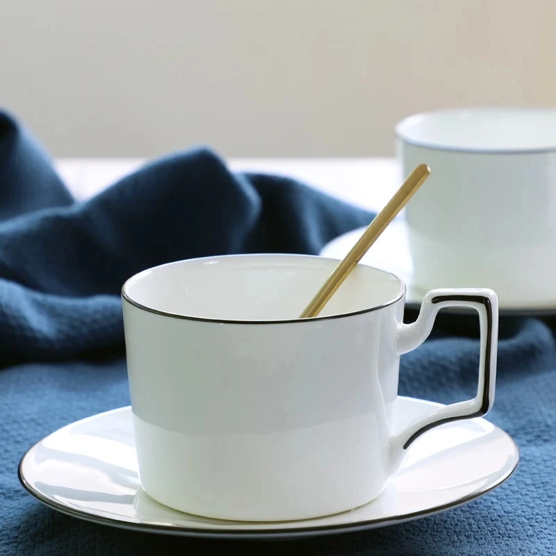 Фарфоровая чашка для чая керамическая кружка кофейная и блюдце 300 мл