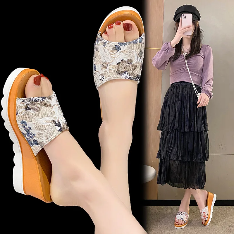 

House Slippers Platform Shoes Luxury Slides Slipers Women On A Wedge Low Designer Soft 2023 Summer Fashion Basic Rome Rubber Fab