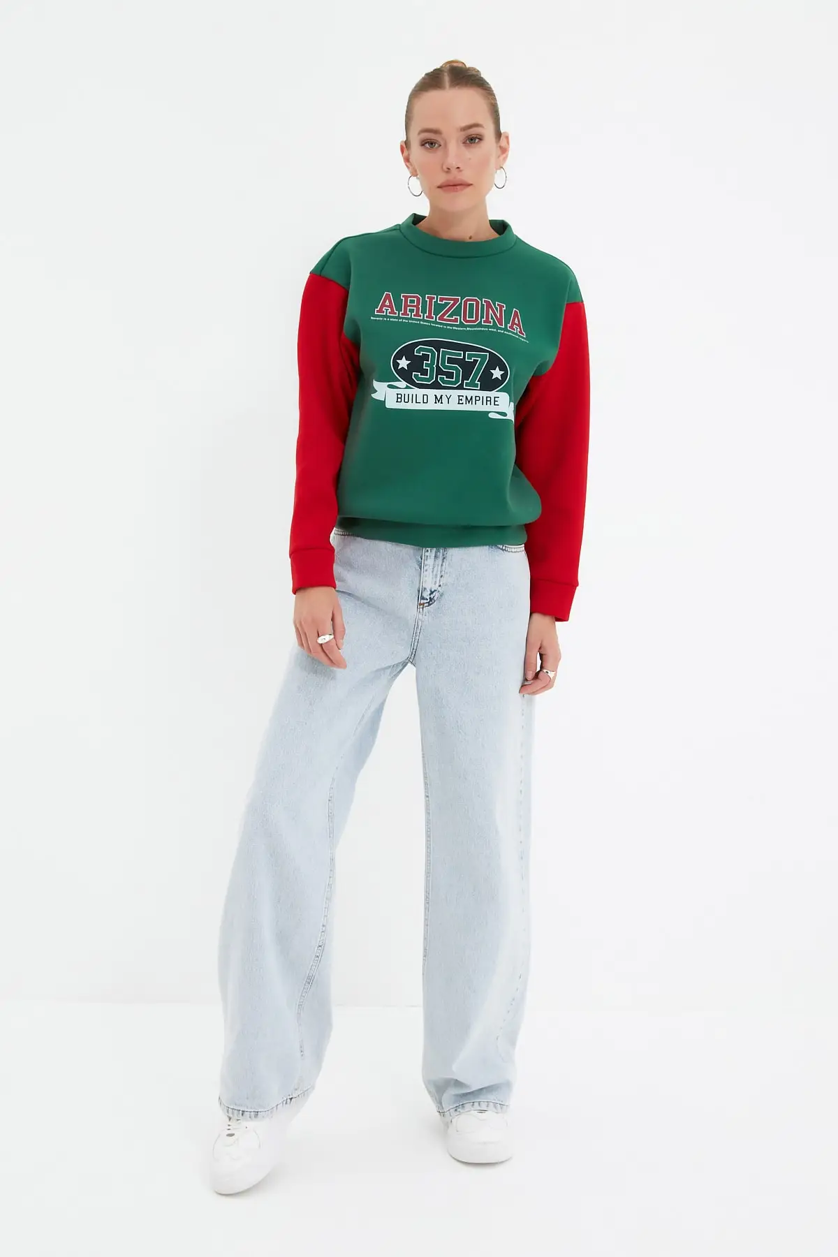 

Trendyol Printed Loose Sheer Neckline Thick Knitted Sweatshirt TWOAW22SW1458