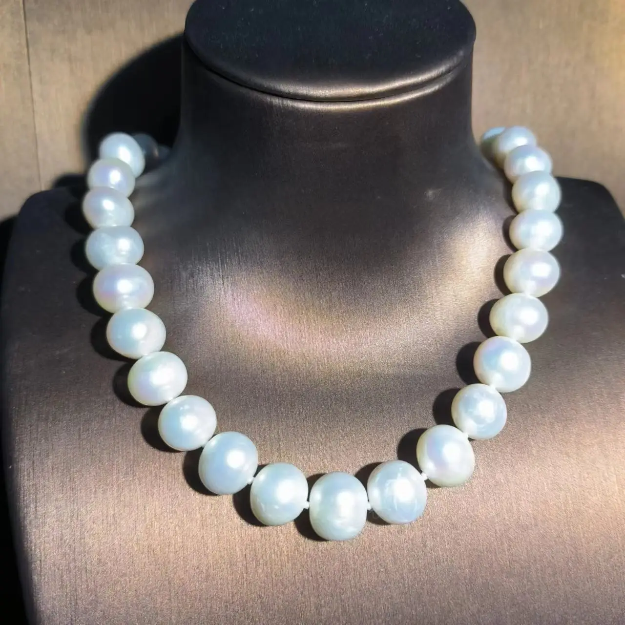 1pcs/lot high quality natural freshwater pearl necklace Large particles Strong gloss micro-blemish short High-end Ladies Jewelry