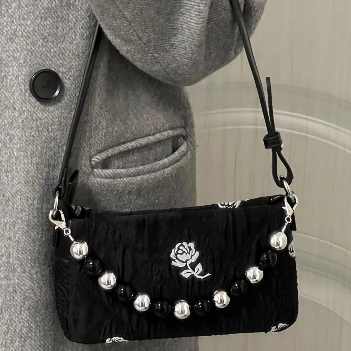 

Винтажная крутая популярная сумка Y2k для девушек, модные женские сумки на цепочке с бисером, дамские маленькие сумочки на плечо в стиле ретро с цветочным принтом, тоут-кошелек