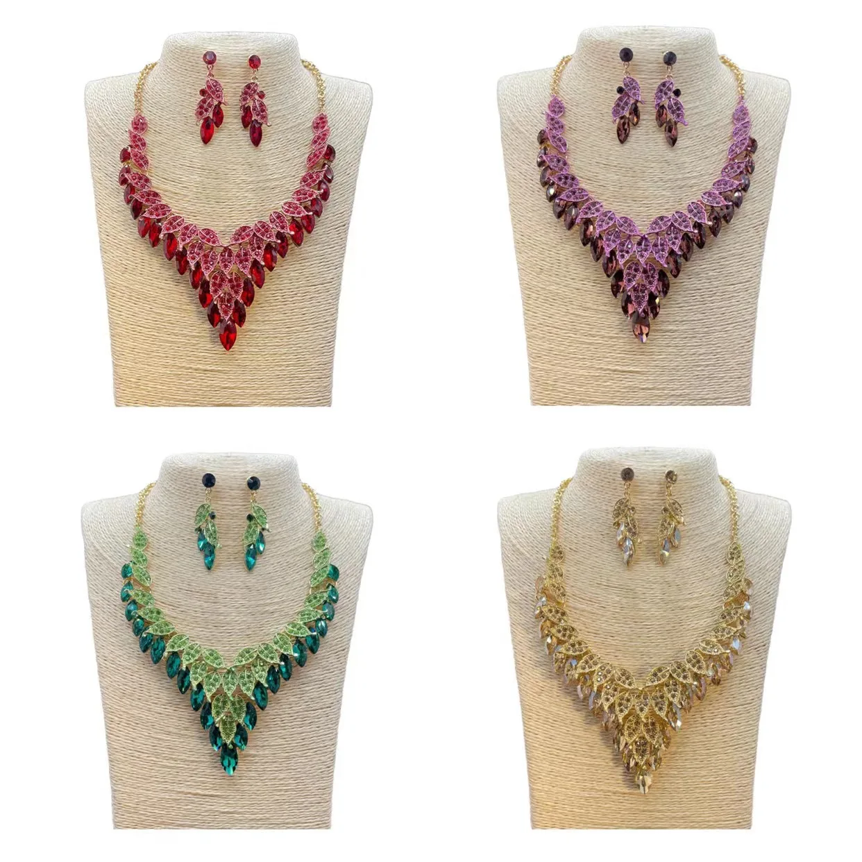 

Комплект из колье и серёг, с кристаллами