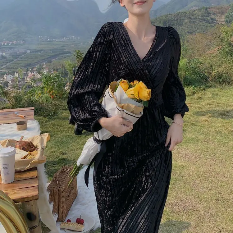 Женское бархатное платье с V-образным вырезом а-силуэта