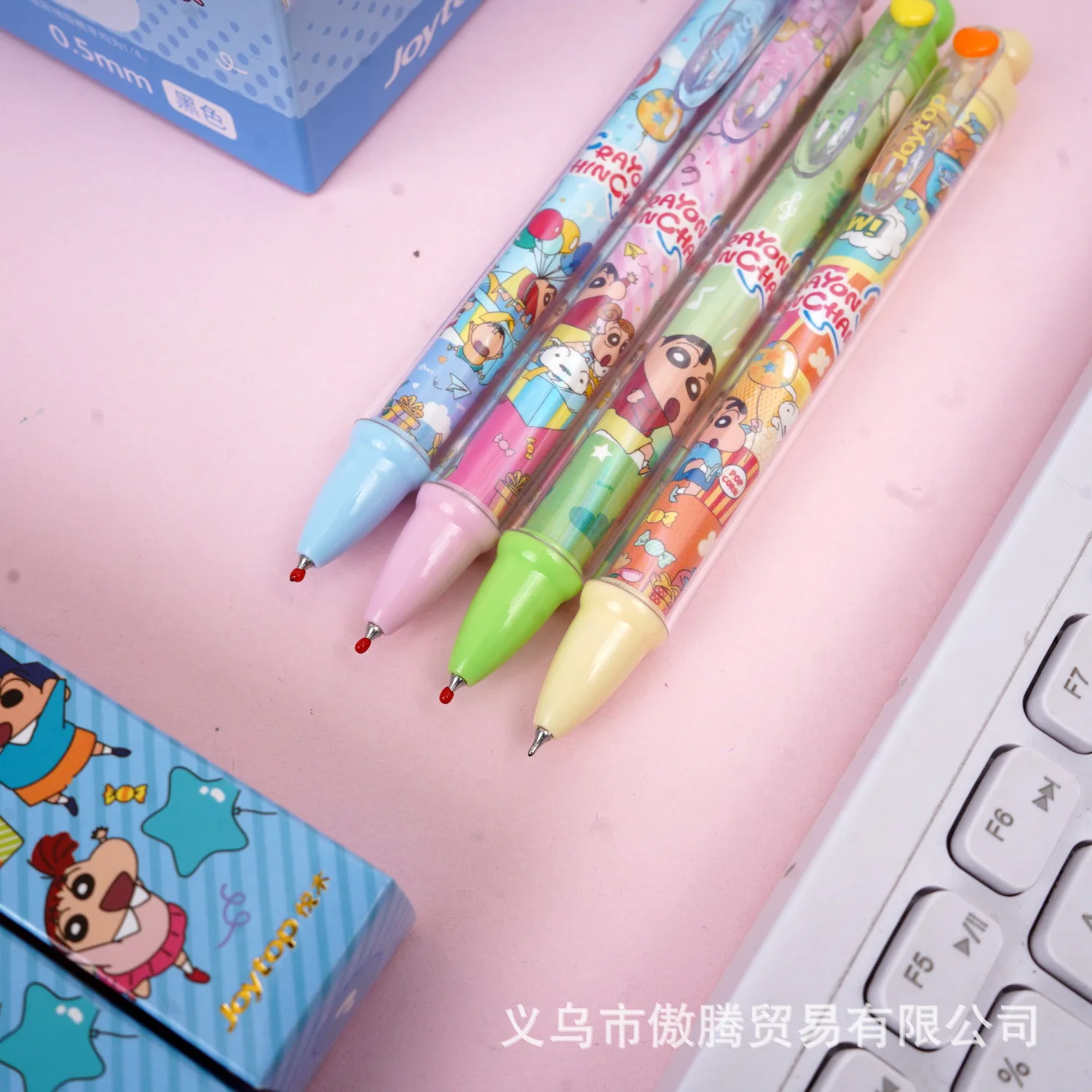 Фото Набор из 4 милых гелевых ручек Crayon Shin-chan, 0,5 мм, черные, для подписи, кавайные канцелярские товары, аниме-аксессуары для школы, креативные подарки №5