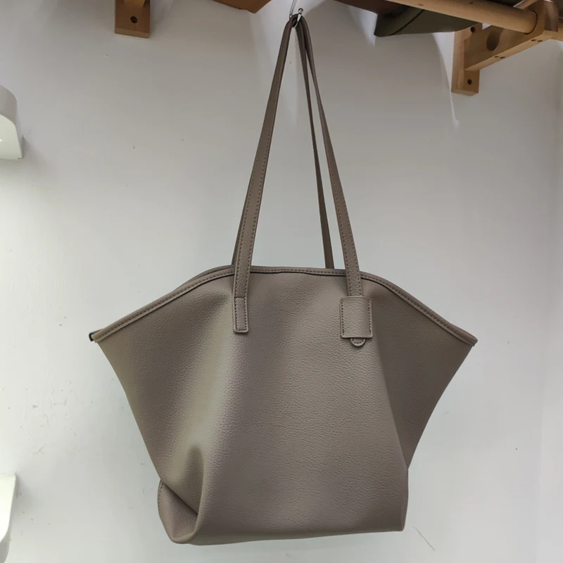 

Корейский стиль, вместительная дизайнерская роскошная сумка и кошелек большой вместимости, новинка 2023 года, из искусственной кожи, с внутренним карманом, сумка через плечо средней длины