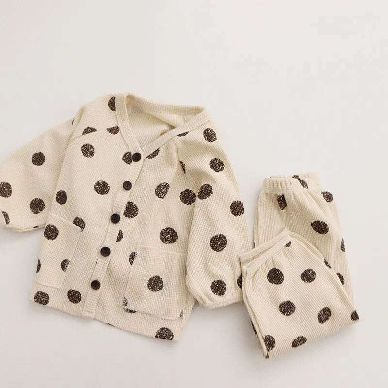 

Коллекция весна 2022 года, модная одежда для маленьких девочек, хлопковый топ с вафельным узором в горошек + штаны, пижамный комплект одежды из 2 предметов, повседневный костюм для мальчиков