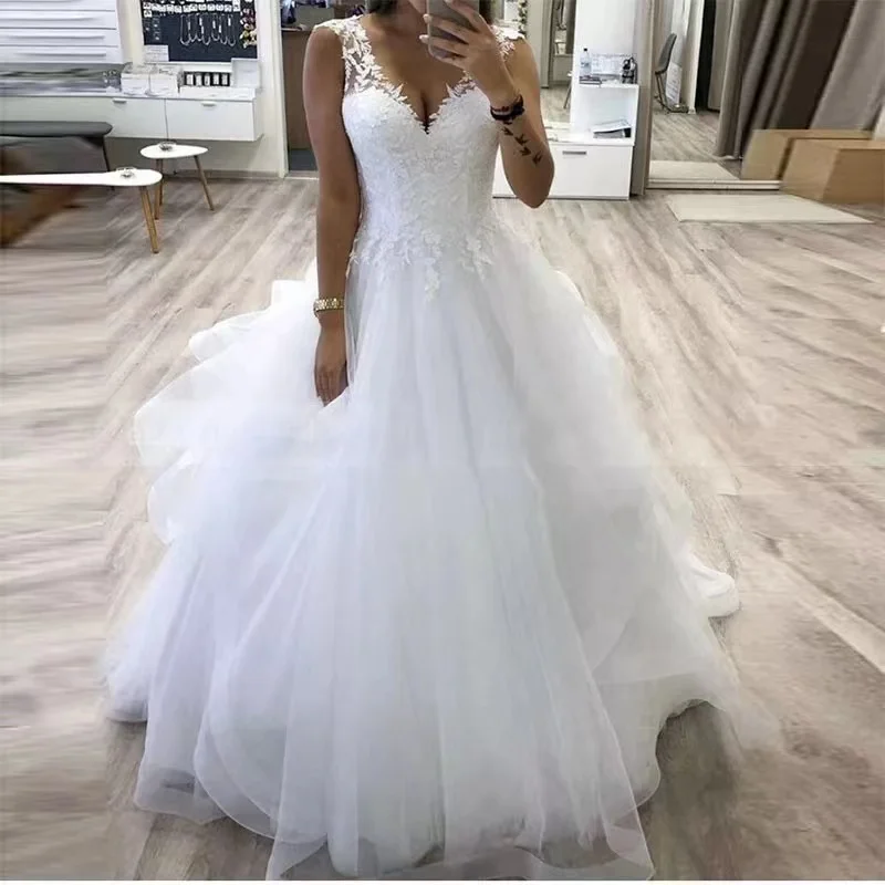 Vintage V-neck Plus Size Princess Ball Gown Wedding Dress Tulle Skirt White Custom Made 2022 Bride Dresses Winter Bridal Gown