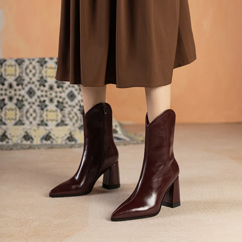 

BCEBYL Новые осенне-зимние модные ботинки с короткой боковой молнией и острым носком женские ботильоны на квадратном массивном каблуке женски...