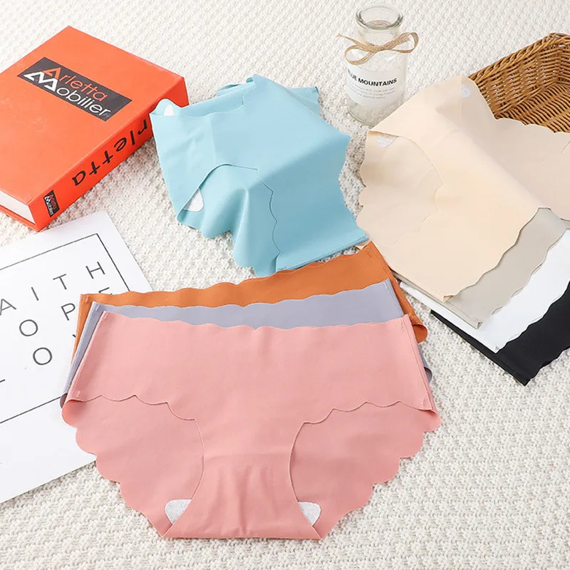 

Women Ice Silk Traceless Panties Comfortable Seamless Mid-waist Cotton Bottom Crotch Triangle Sport Yoga Underwear Lady Lingerie