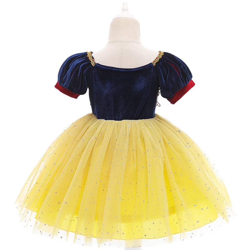 Женское Пышное Платье из белоснежной тюлевой ткани с короной магической