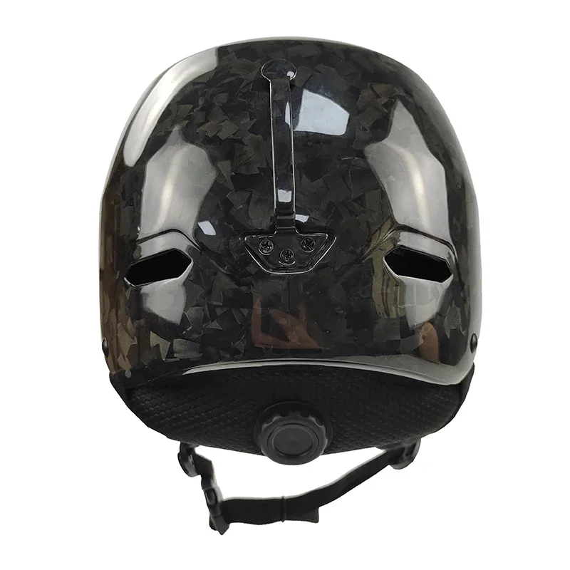 Шлем для лыж и сноуборда из углеродного волокна. Усовершенствованное защитное