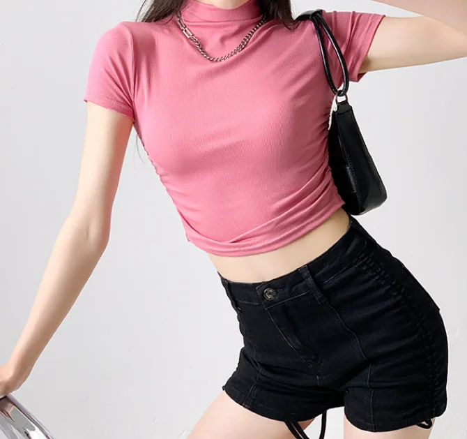 

Half high neck short sleeved T-shirt top