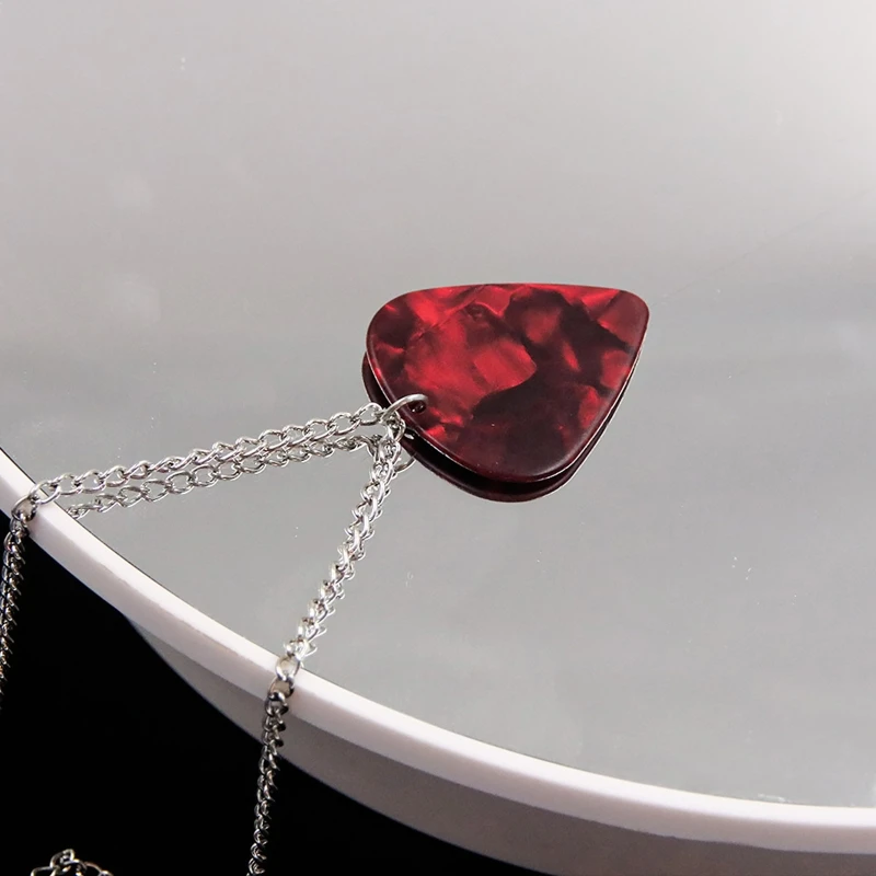 Ожерелье с подвеской в ​​виде гитары из фильма ужасов Эдди Мансона для