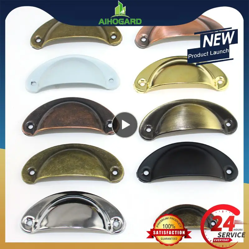 

Металлическая ручка для двери в стиле ретро