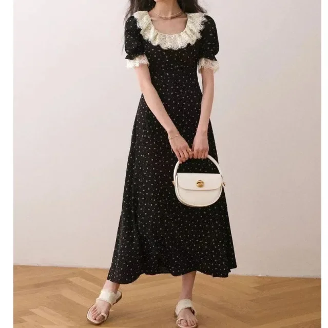 Кружевное платье во французском стиле с вырезом в виде листьев и распылением