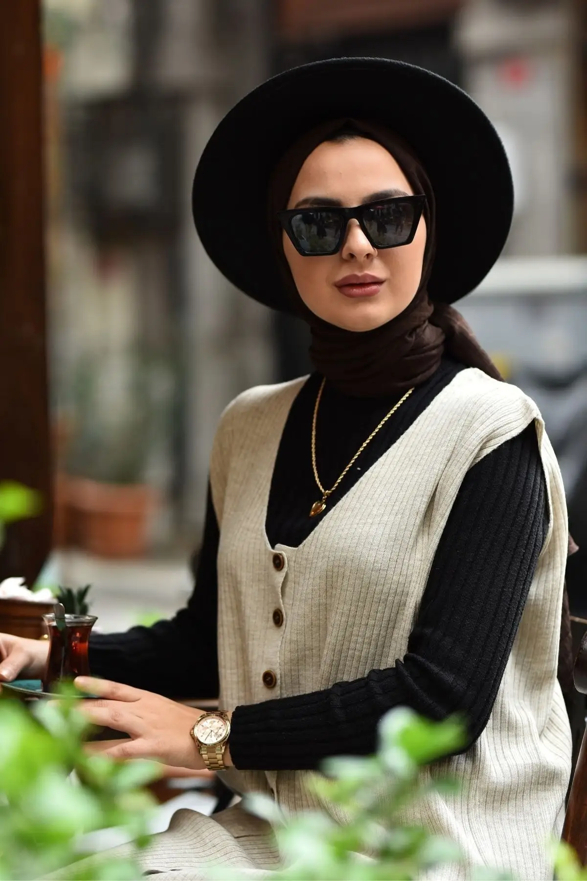 

Women's Cream Color Front Button Long Knitwear Gilet Vest Solid Brand New Wristwatch for Hijab Jacket & Outwear