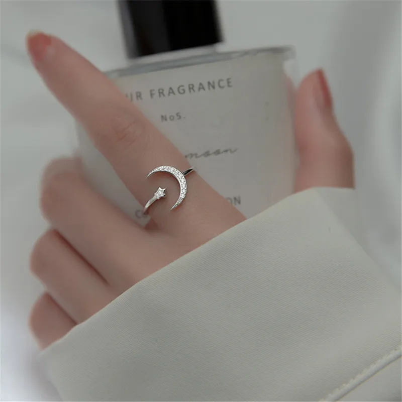 

Женское кольцо из серебра 925 пробы, с цирконом