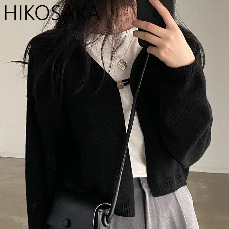 Простой однотонный вязаный кардиган с длинными рукавами и v-образным вырезом