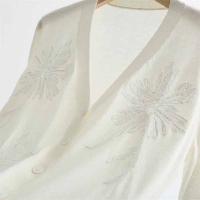 Женский осенний кардиган с вышивкой и блестками