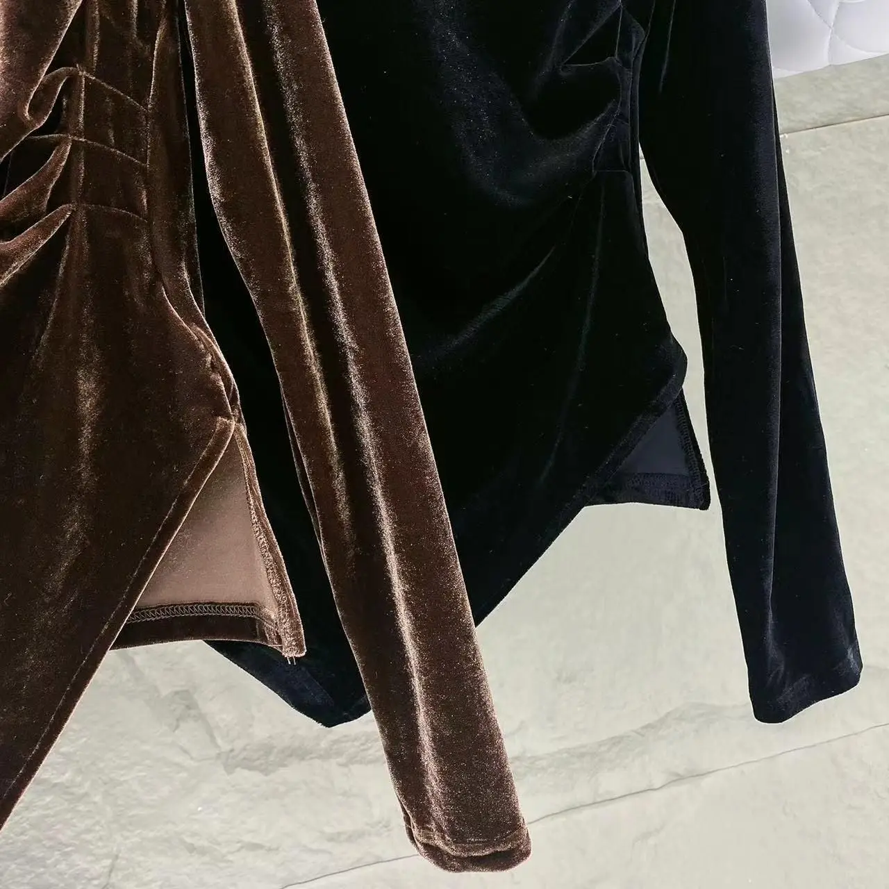 Женская приталенная рубашка с длинным рукавом круглым вырезом