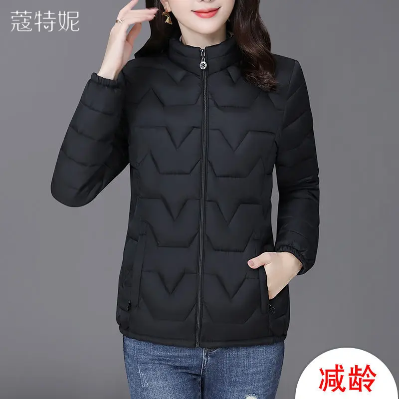 2023 New Mom's Autumn and Winter Clothing Lightweight Cotton-Padded Jacket Coat Middle-Aged and Elderly Women's Clothing Large
