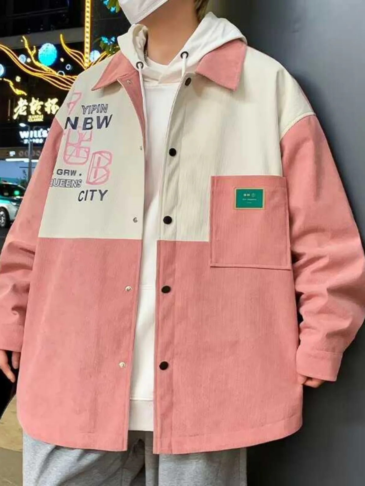 Мужская куртка больших размеров на весну и осень в стиле пэчворк контрастного