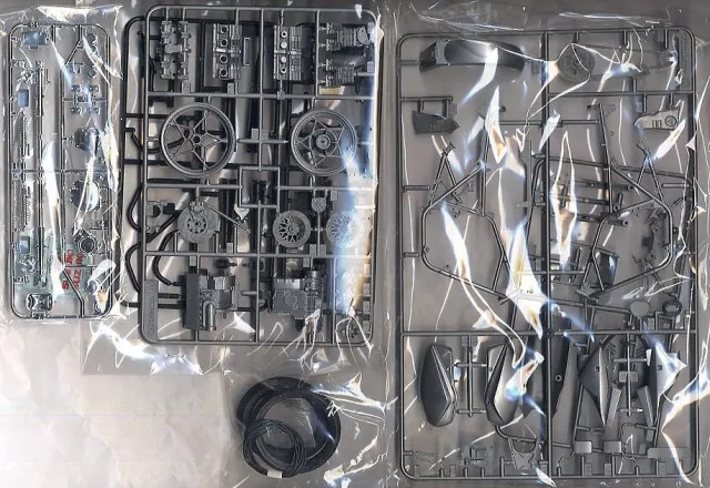 Пластиковая модель Tamiya 1:12 GSX1100S Katana 14010