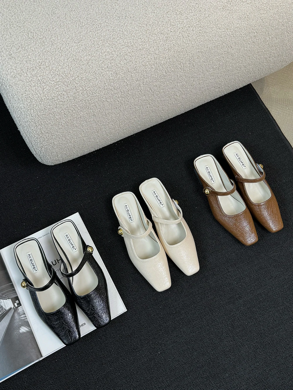 Женские шлепанцы на плоской подошве черные коричневые бежевые или Серебристые