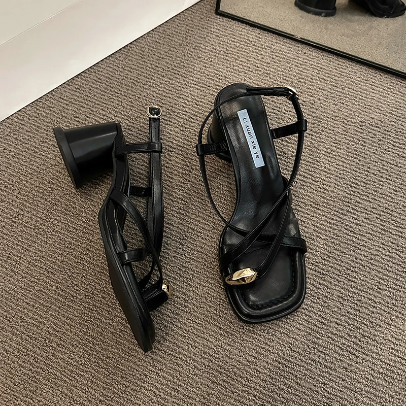 Women's Lace-Up Low-Heeled Sandals Sexy Hollowed Out Sandals Summer Fashion Metal Accessory Sandals Chunky Heel Beach Shoes