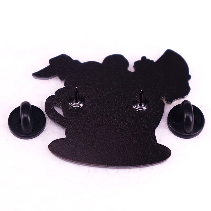 Эмалированные булавки с героями мультфильма Алиса в стране чудес