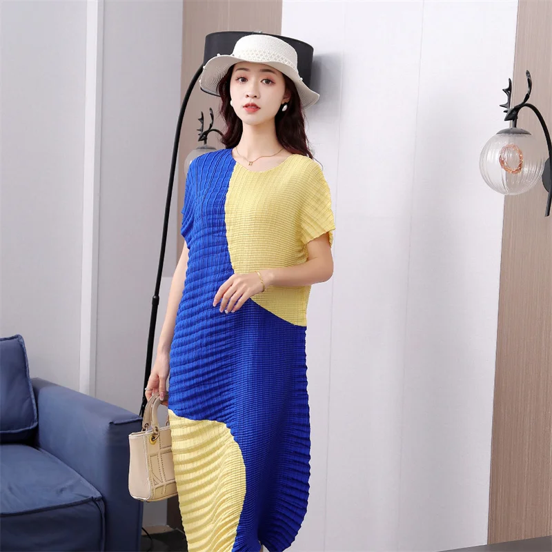 

Miyake Pleated Dress Women 2023 Summer New O Neck Short Sleeve Contrast Color Slim Fit Loose Pleated Comfortable Elegant Dress