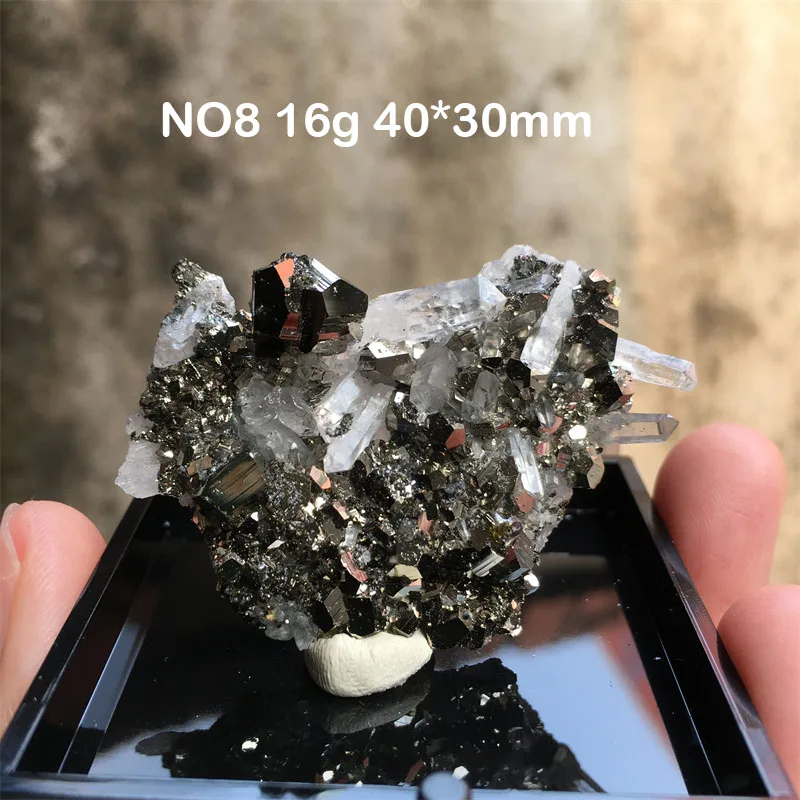 

Коллекция натуральных кристаллов кварца, пирита и галены