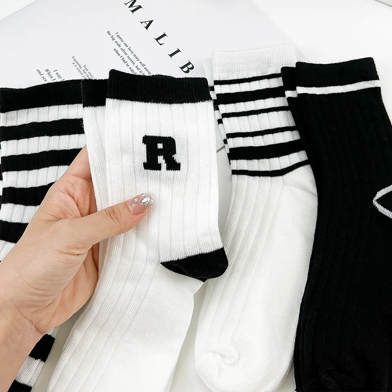 Men's and women's striped Rword casual sports socks breathable sweat absorbing cotton socks black and white color blocking style