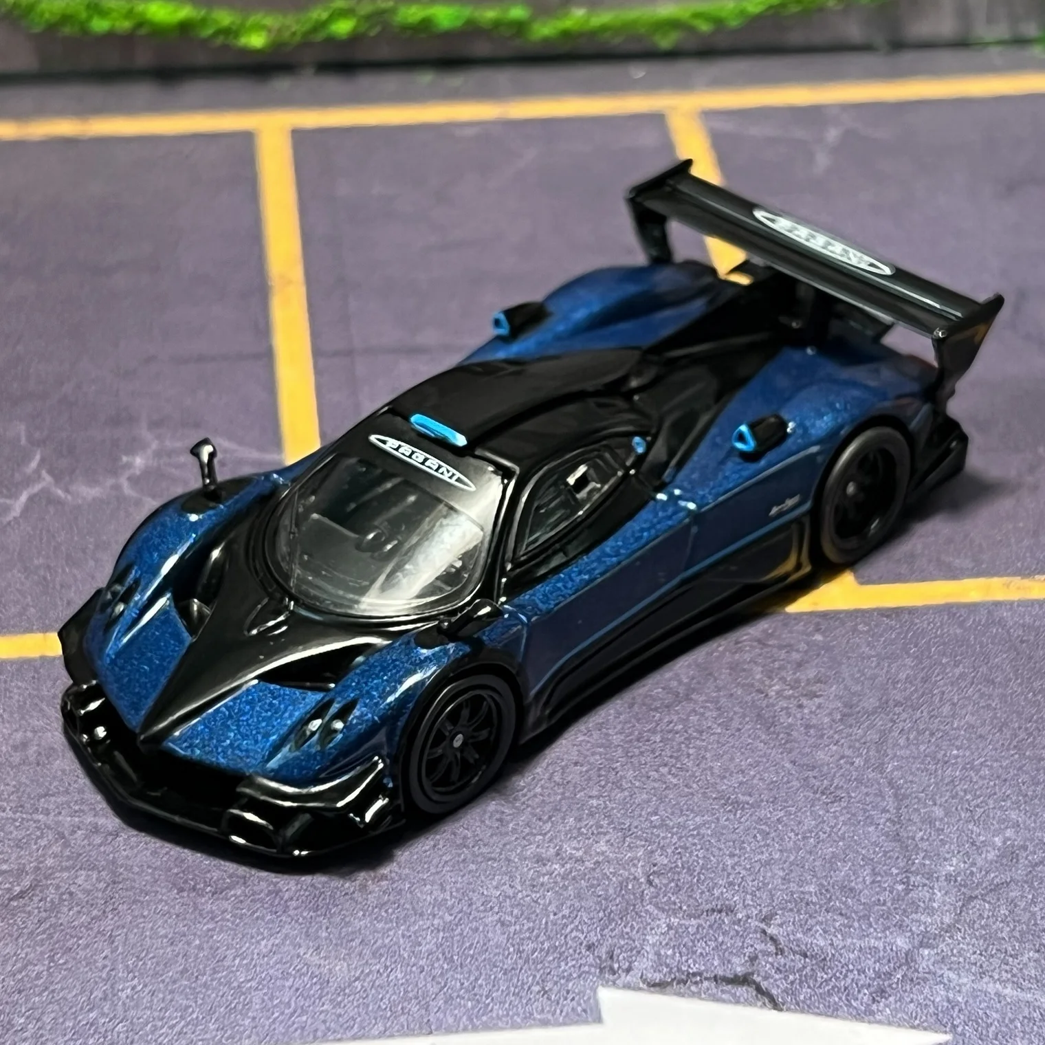 

Tarmac Works 1:64 Pagani Zonda Revolución Alloy Diecast Car Model