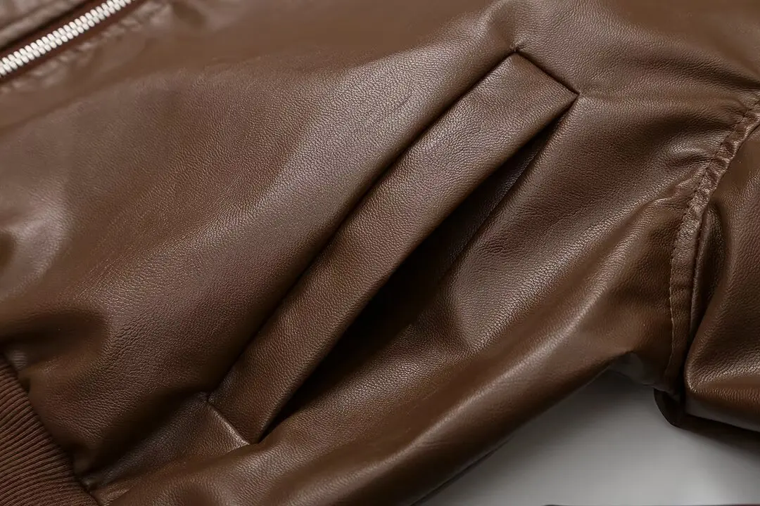 Женская кожаная куртка на молнии с круглым вырезом и карманами